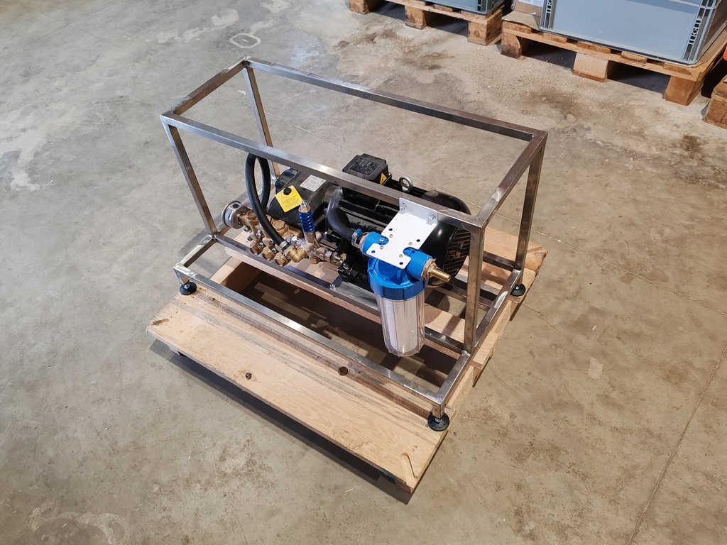 Professional high-pressure cleaner NMT 1520 R